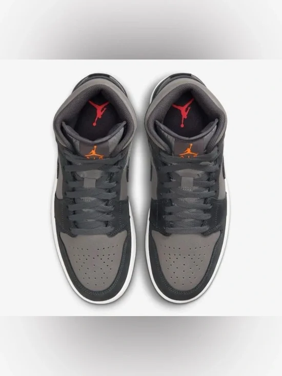 Nike Air Jordan 1 Mid SE in the "Night Stadium" colorway 7Y - Picture 3 of 11